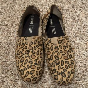 BRAND NEW WOMEN’S TOMS